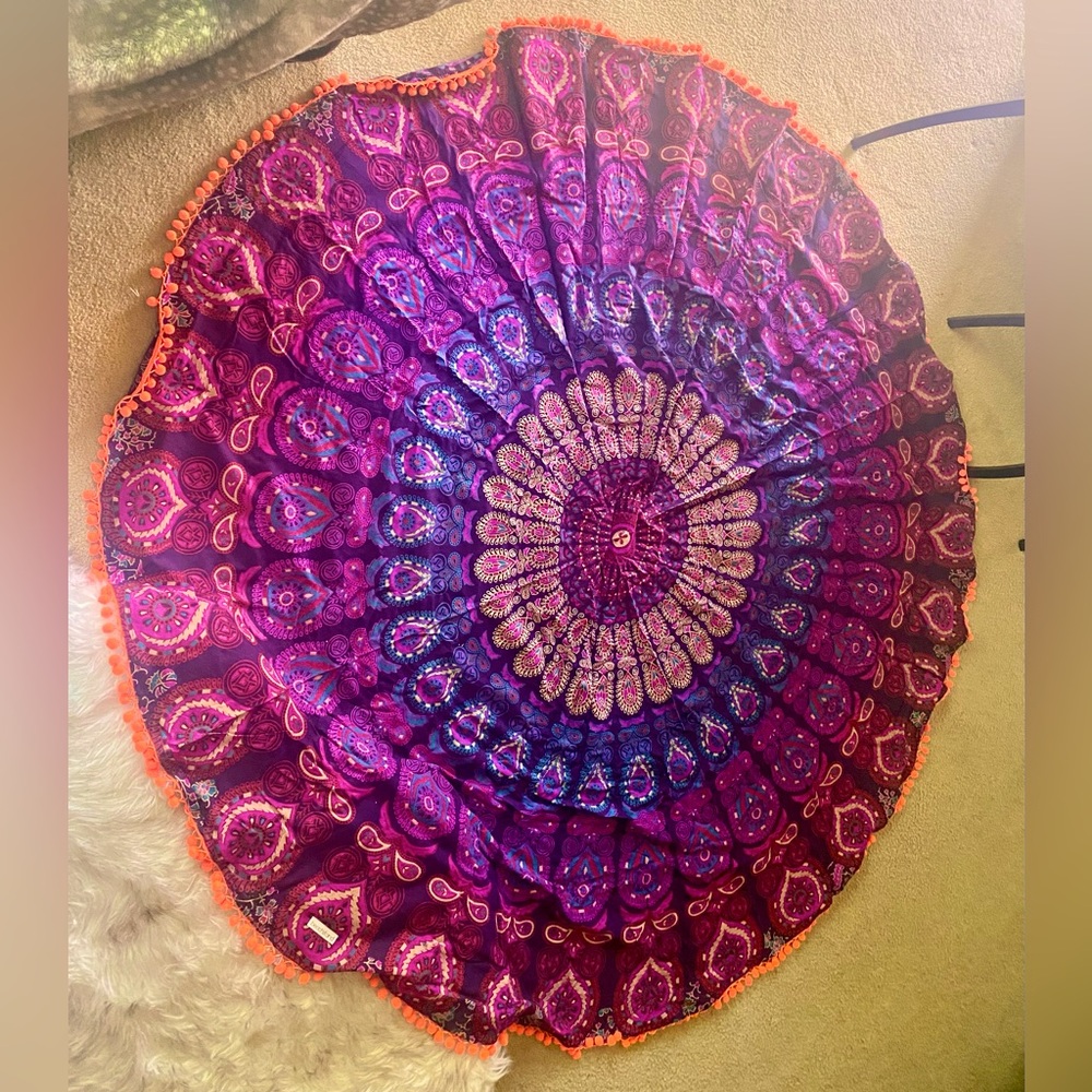 NWT 70" round beach/picnic blanket w/pom poms purples/orange